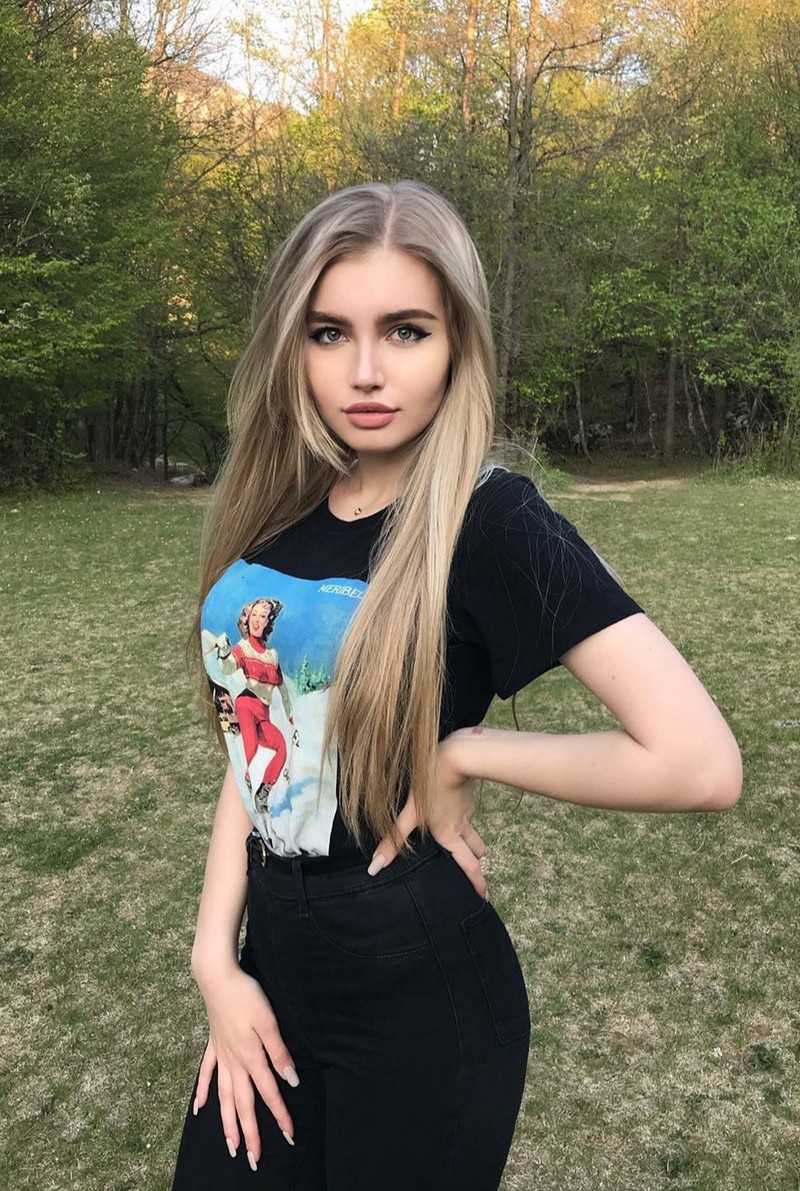 Красивая девушка русская 21 год