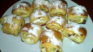 Фото к рецепту: Слойки-малышки с творогом и изюмом Фото к рецепту: Слойки-малышки с творогом и изюмом
