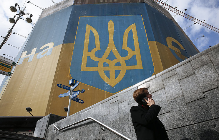 Вандалы залили цементом Вечный огонь в Киеве