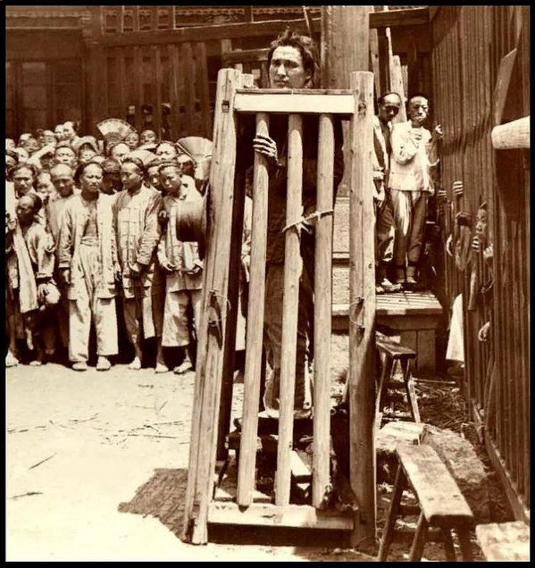 Вид казни в Китае в XIX веке.  изображения открытая база 
