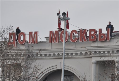 На многотысячном митинге в Севастополе, избран городской голова