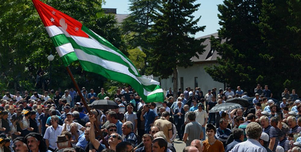 В Абхазии протестующие ворвались в администрацию президента: 4 главных факта