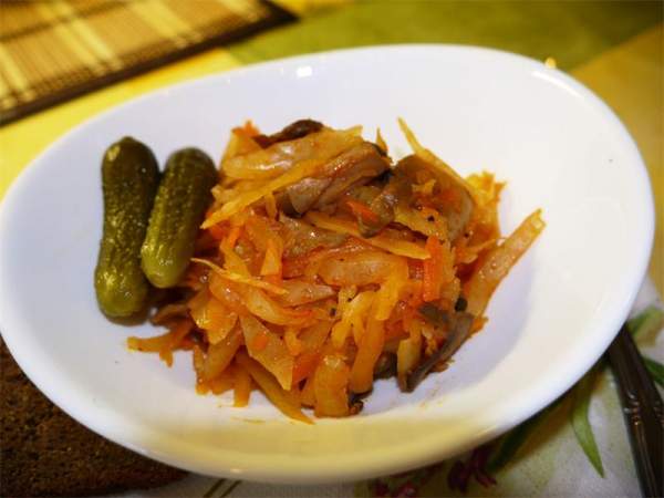 Капустная солянка с грибами