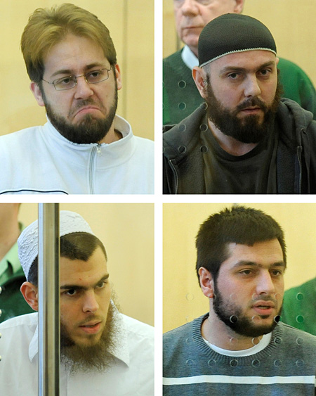 Фритц Геловитц (сверху слева) и другие члены «Зауэрландской группы» во время суда, 4 марта 2010 года. Фото: Clemens Bilan / DDP / AFP / East News