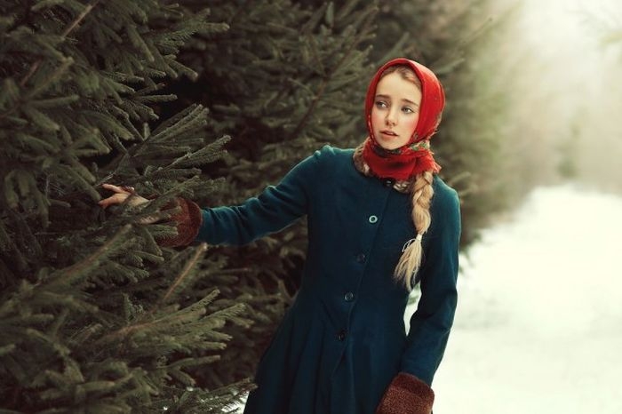 Девушки в русских нарядах Девушки в русских нарядах