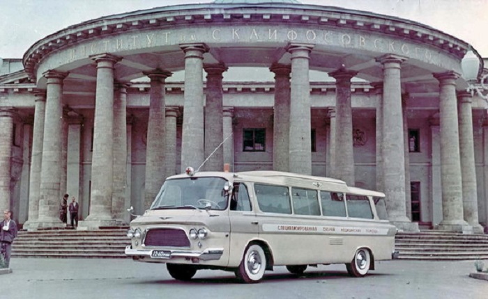 Вариант скорой помощи на базе ЗИЛ-118 в 1965 году. Вариант скорой помощи на базе ЗИЛ-118 в 1965 году.