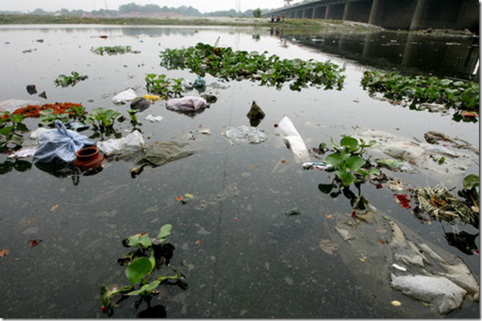 Ганг - одна из самых загрязненных рек в мире.