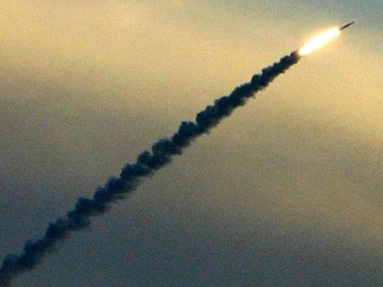 США выпустили 59 ракет по военному аэродрому в Сирии США выпустили 59 ракет по военному аэродрому в Сирии