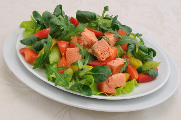 Рыбный салат с овощами