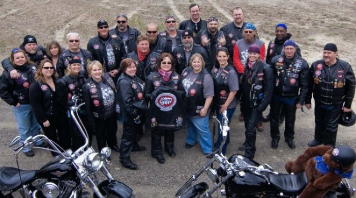 Банда байкеров из Лос-Анджелеса Bikers Against Child Abuse (BACA) Парень, который неделю нёс родителей в корзинах, миллиардер, расставшийся с деньгами и другие истории настоящего великодушия