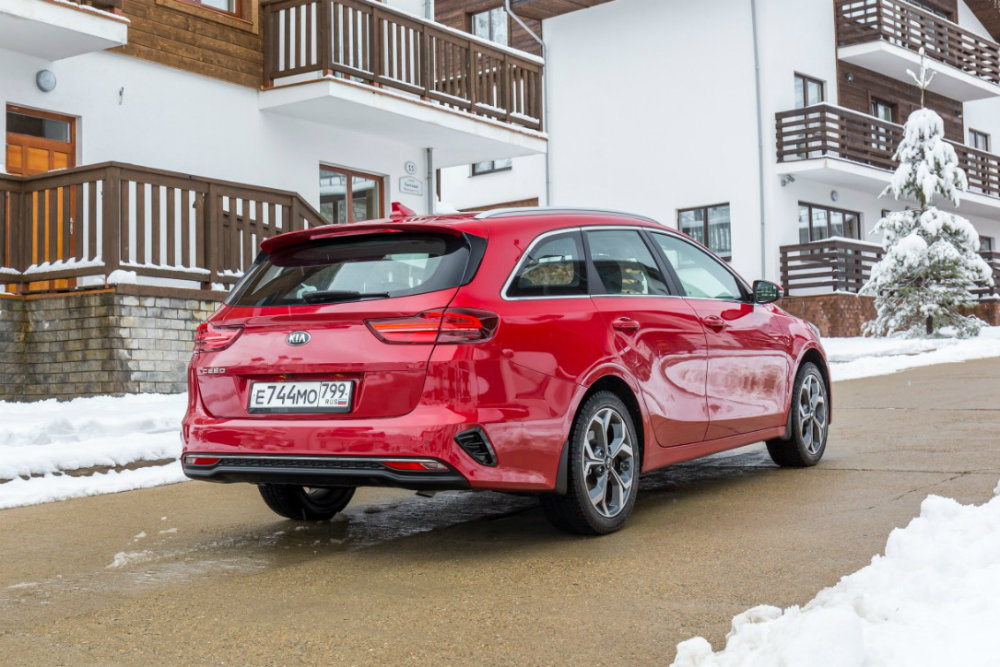 Kia раскрыла комплектации нового универсала Ceed для России