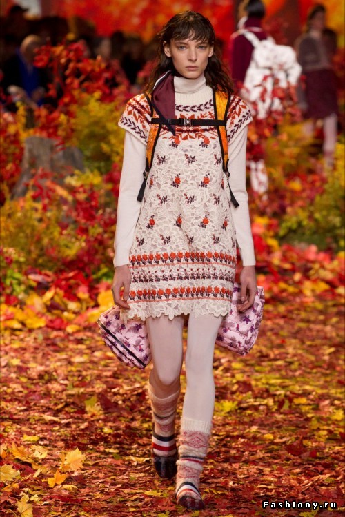Moncler Gamme Rouge осень-зима 2017-2018 -- очень уютно, комфортно и даже шикарно Moncler Gamme Rouge осень-зима 2017-2018 -- очень уютно, комфортно и даже шикарно