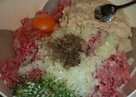 Мясной рулет «Голубец» в сливочном соусе (рецепт с фото) Мясной рулет «Голубец» в сливочном соусе (рецепт с фото)