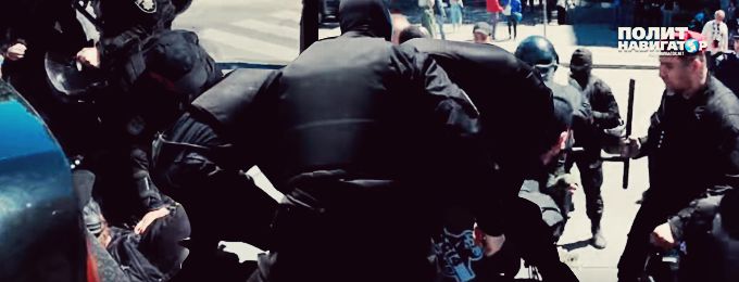 «Лежать, сука!» — видео, как полиция метелит украинских нацистов в Днепропетровске