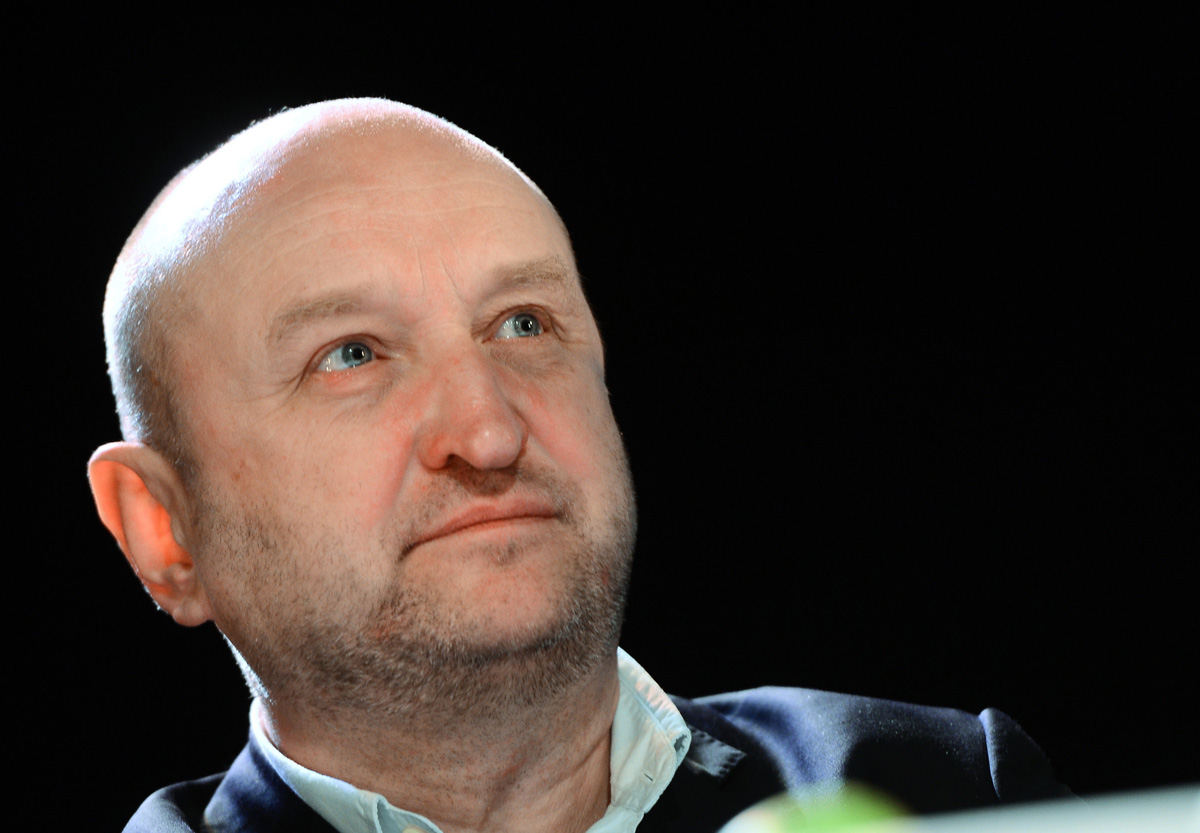 Сергей Женовач впервые поставил на сцене МХТ «Бег» Сергей Женовач впервые поставил на сцене МХТ «Бег»