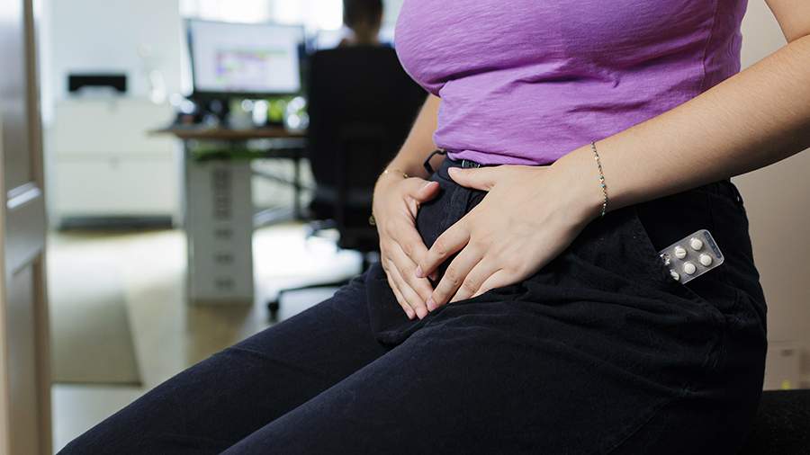 Врач рассказал о влиянии стресса и неправильного питания на появление СРК