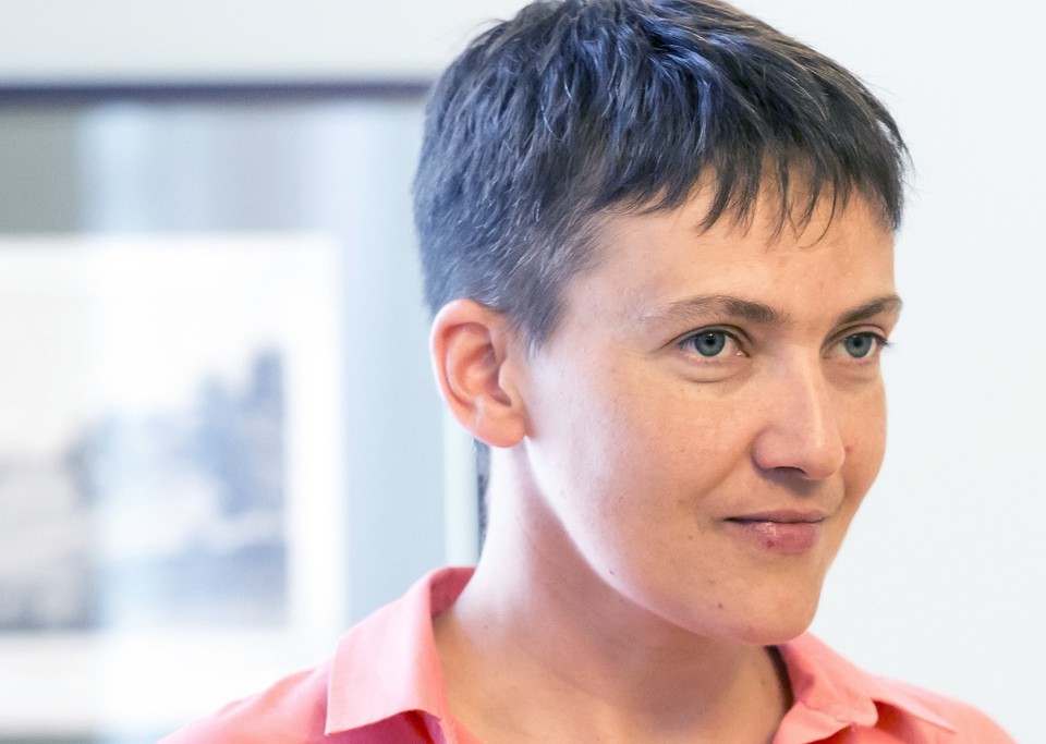 Автомобиль с Надеждой Савченко слетел с дороги Автомобиль с Надеждой Савченко слетел с дороги