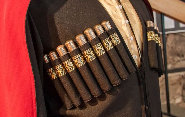 Газыри - важная составляющая кавказского военного наряда Газыри - важная составляющая кавказского военного наряда