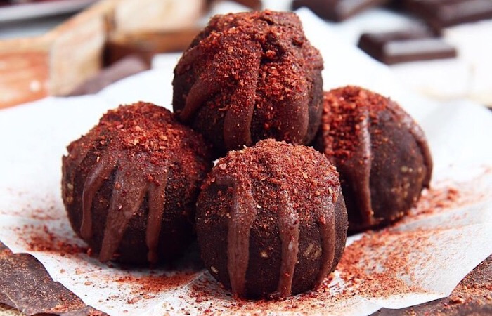 Вкуснейшие нутовые шарики с какао и клубничной посыпкой