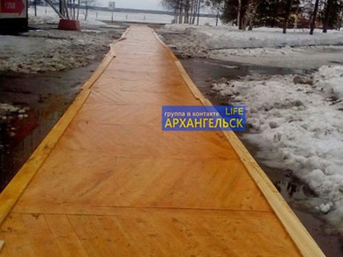 Набережную Архангельска к приезду Путина покрыли паркетом