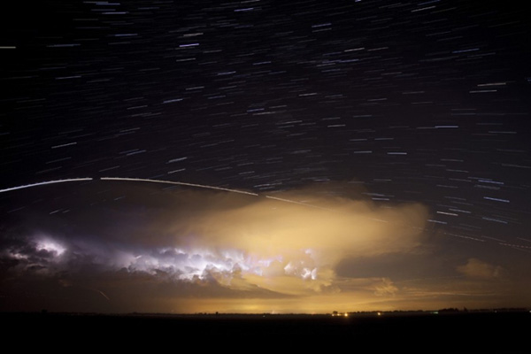 tornado-molniyami-ohotnik-krasivye-fotografii-neobychnye-fotografii