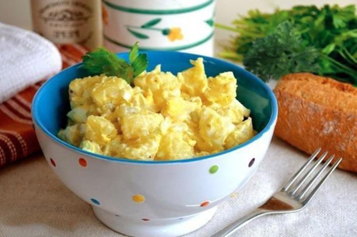 Картофельный салат по-американски. \ Фото: 1000.menu. 5 прекрасных блюд из картофеля, перед которыми не устоят привередливые дети