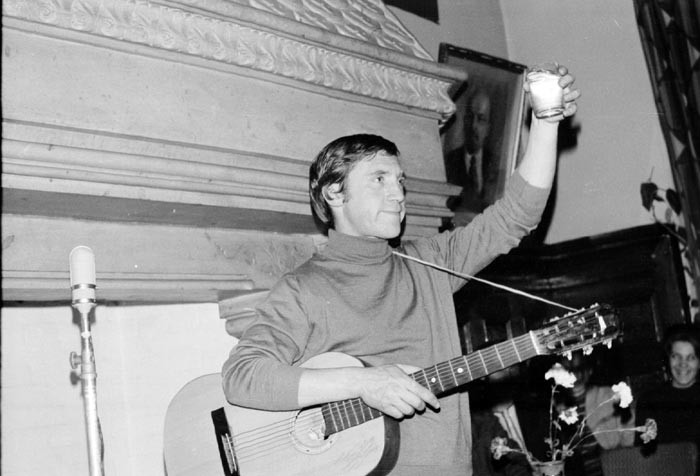 46. Институт им. Семашко. Москва, 21 ноября 1973 года. Фото Е.Иберклейд 46. Институт им. Семашко. Москва, 21 ноября 1973 года. Фото Е.Иберклейд Владимир Высоцкий, Русские актеры, Русские поэты, история