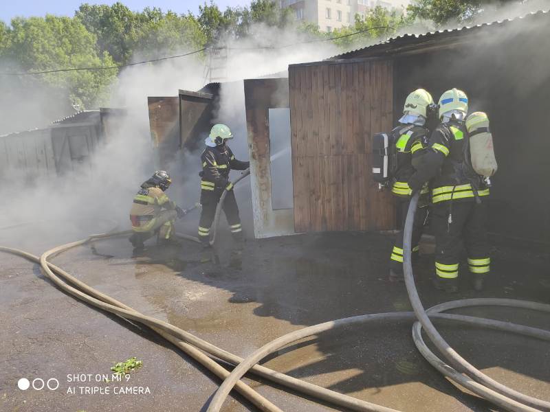 Пожарные напомнили о правилах безопасности в гараже