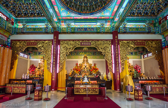 Экскурсия в индуистские и китайские храмы Куала-Лумпура