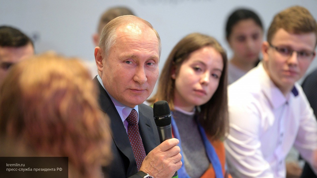 «Россия, устремленная в будущее»: школьница из Кузбасса встретилась с Путиным