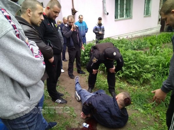 Охрана Яроша расстреляла таксиста за отказ ответить на «Слава Украине» Охрана Яроша расстреляла таксиста за отказ ответить на «Слава Украине»