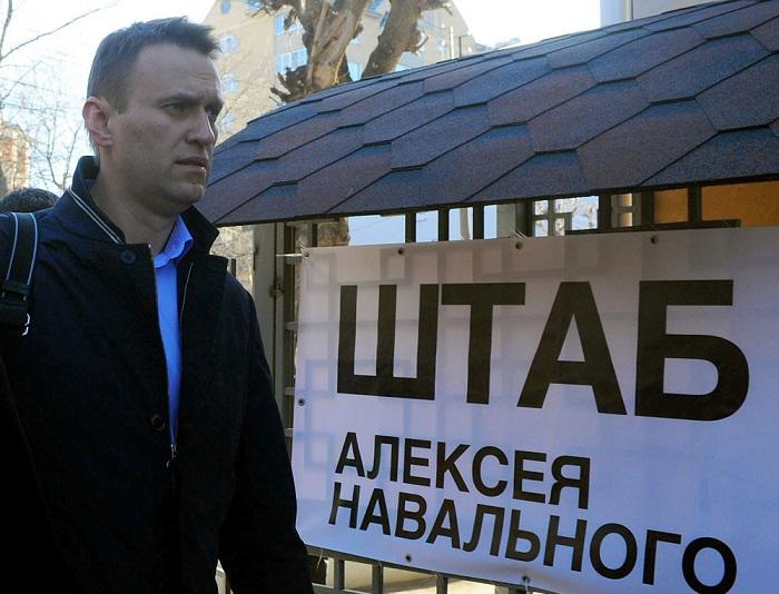 Нападение на штаб Навального - есть первые пострадавшие Нападение на штаб Навального - есть первые пострадавшие