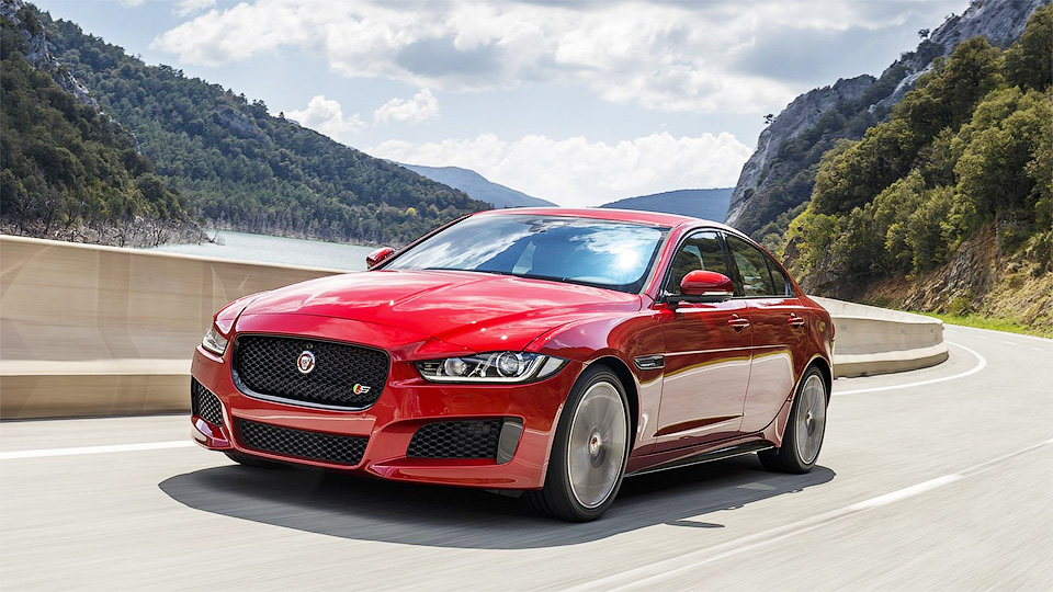 Jaguar добавил F-Pace, XF и XE три новых двигателя