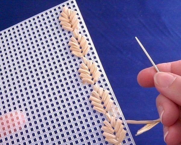Салфетка из пластиковой канвы и целлофана 2 Салфетка из пластиковой канвы и целлофана 2