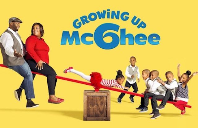 Когда-то их фотография покорила сеть. Вот как выглядят эти крохи сейчас...