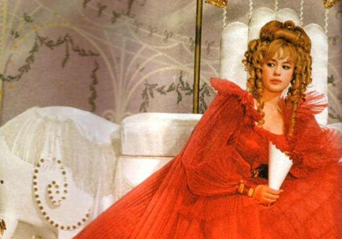 Марина Неелова в фильме *Старая, старая сказка*, 1968 | Фото: kino-teatr.ru Марина Неелова в фильме *Старая, старая сказка*, 1968 | Фото: kino-teatr.ru