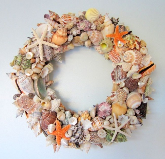 Декоративный венок из ракушек