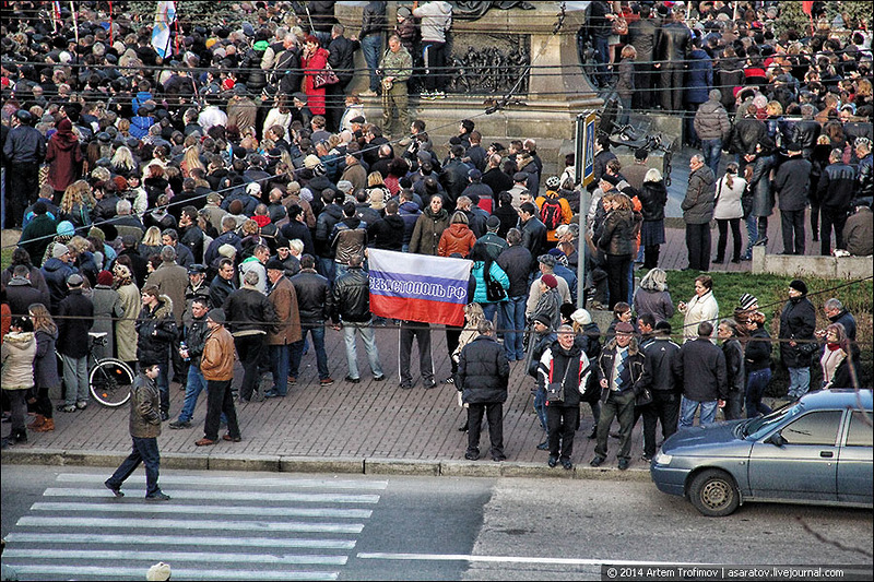 На многотысячном митинге в Севастополе, избран городской голова
