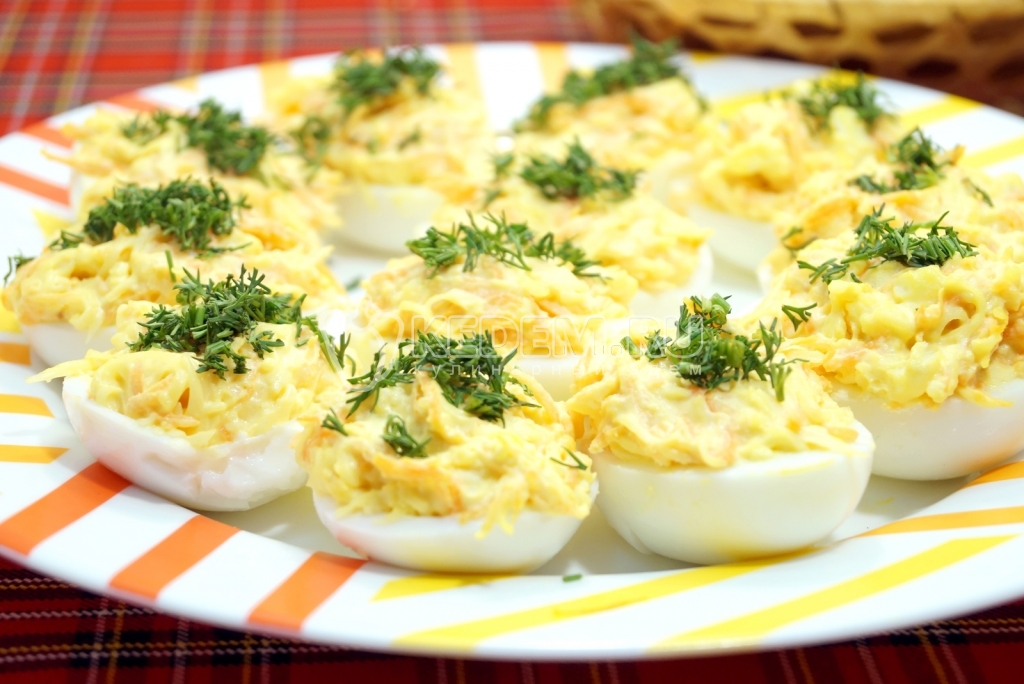 https://kedem.ru/photo/recipe/rnamebig/farshirovannye-yajca-s-syrom.jpg