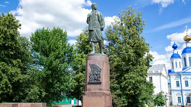 З. Прилепин: Хамство в адрес героев войны рассматривается русскими как святотатство, танец на могилах близких