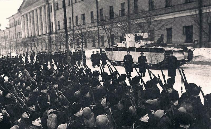 Рассказы об оружии. Танк Т-35. Самый бесполезный в мире? Рассказы об оружии. Танк Т-35. Самый бесполезный в мире? рассказы об оружии, страницы истории, танк т-35