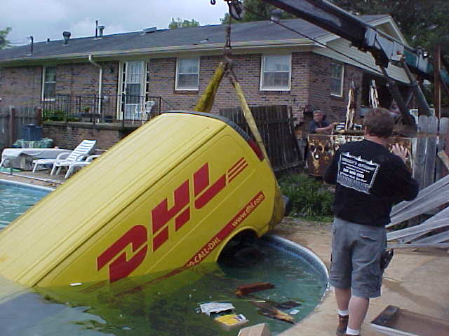 В DHL так спешили, что... В DHL так спешили, что... dhl, fail, fedex, доставка, доставка из ада, почта, почтовые службы, упс