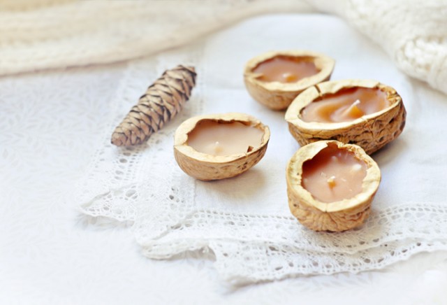Свечи в ореховой скорлупке