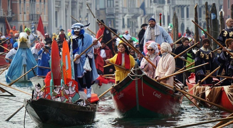 Карнавал в Венеции: ежегодный праздник масок, лодок и кутежа Венеция. Карнавал.Маски, венеция, карнавал, карнавал в Венеции, карнавальные маски, маскарад, праздники и фестивали, регата
