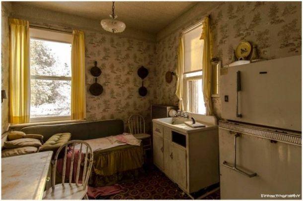 Фотограф был шокирован, войдя внутрь этого заброшенного дома! Фотограф был шокирован, войдя внутрь этого заброшенного дома!