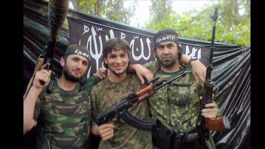 Двадцать лет назад во время празднования Дня Победы в городе Грозном прогремел страшный взрыв, погиб недавно избранный президент Чечни Ахмат-хаджи Кадыров.-6