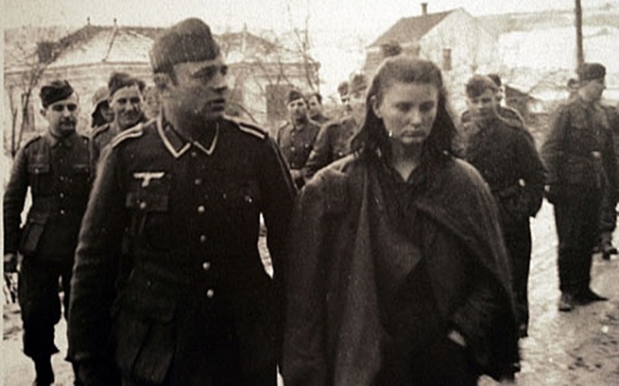 17-летняя югославская партизанка, ей и ее друзьям удалось спасти более 4 тысяч раненых товарищей. 17-летняя югославская партизанка, ей и ее друзьям удалось спасти более 4 тысяч раненых товарищей.