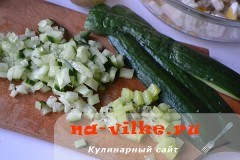 Салат с крабовыми палочками и печёной сёмгой Салат с крабовыми палочками и печёной сёмгой