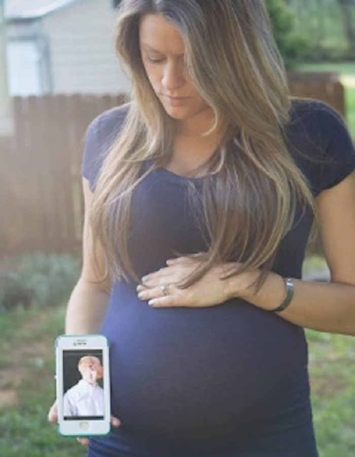 A pregnant woman poses for a photograph. But when I saw THAT on her neck, I was speechless ... 