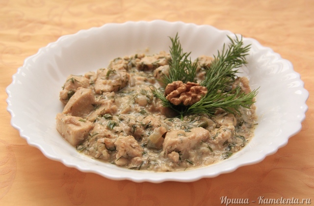 Курица в орехово-чесночном соусе "Сациви"